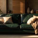 Canape cuir vert dans un salon moderne