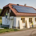 découvrez comment réussir la rénovation énergétique de votre maison individuelle en zone rurale tout en respectant les normes en vigueur pour un habitat plus durable et économique.